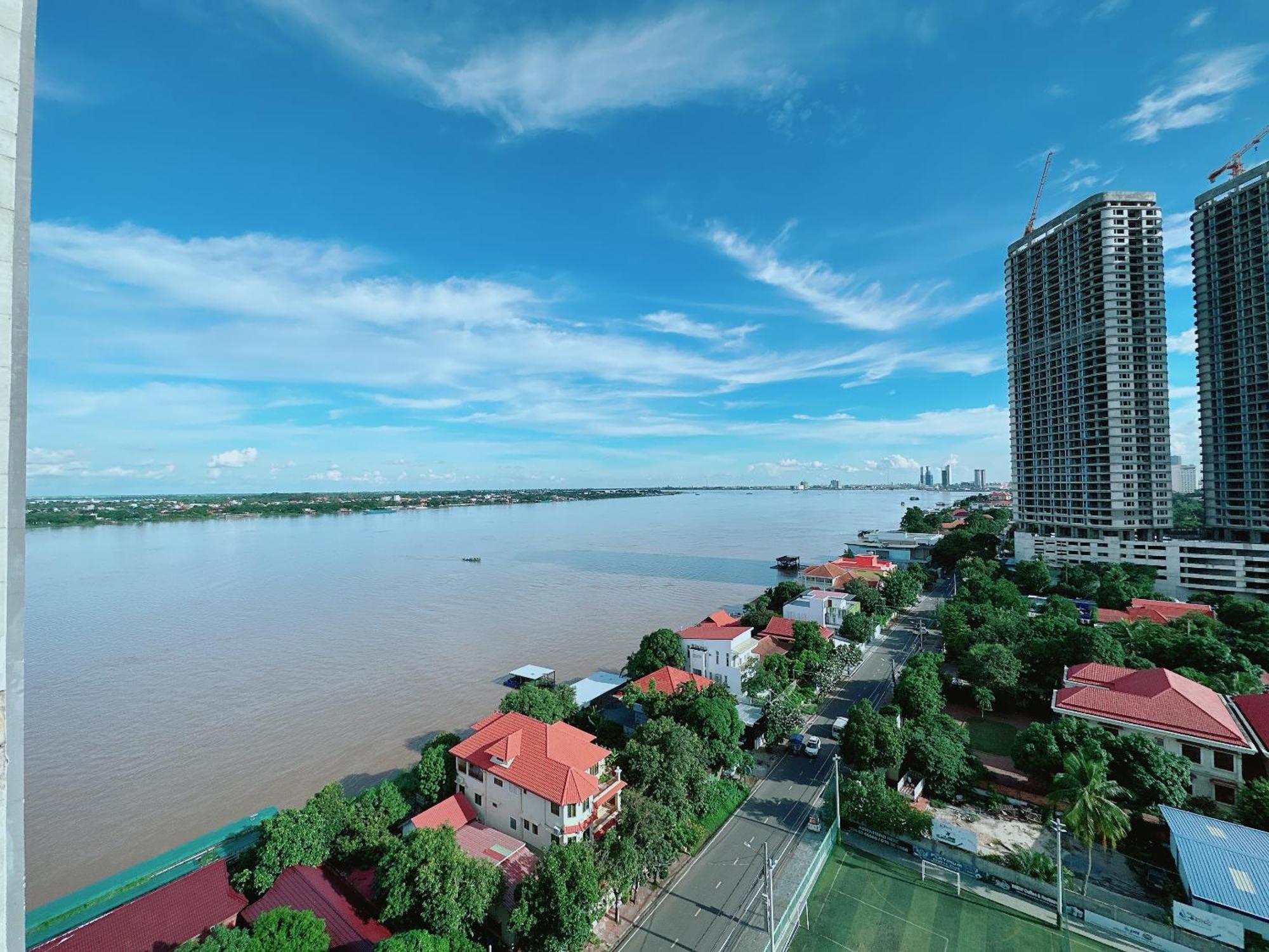 Infinity 28 Hotel And Residence Phnom Penh Bagian luar foto