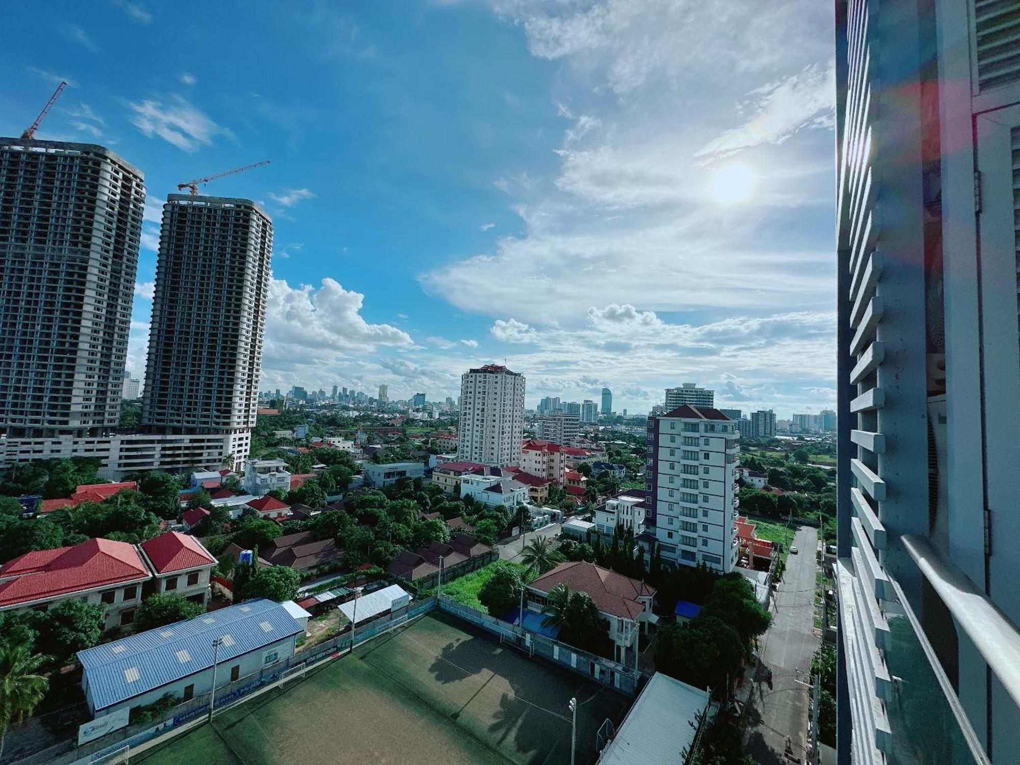 Infinity 28 Hotel And Residence Phnom Penh Bagian luar foto