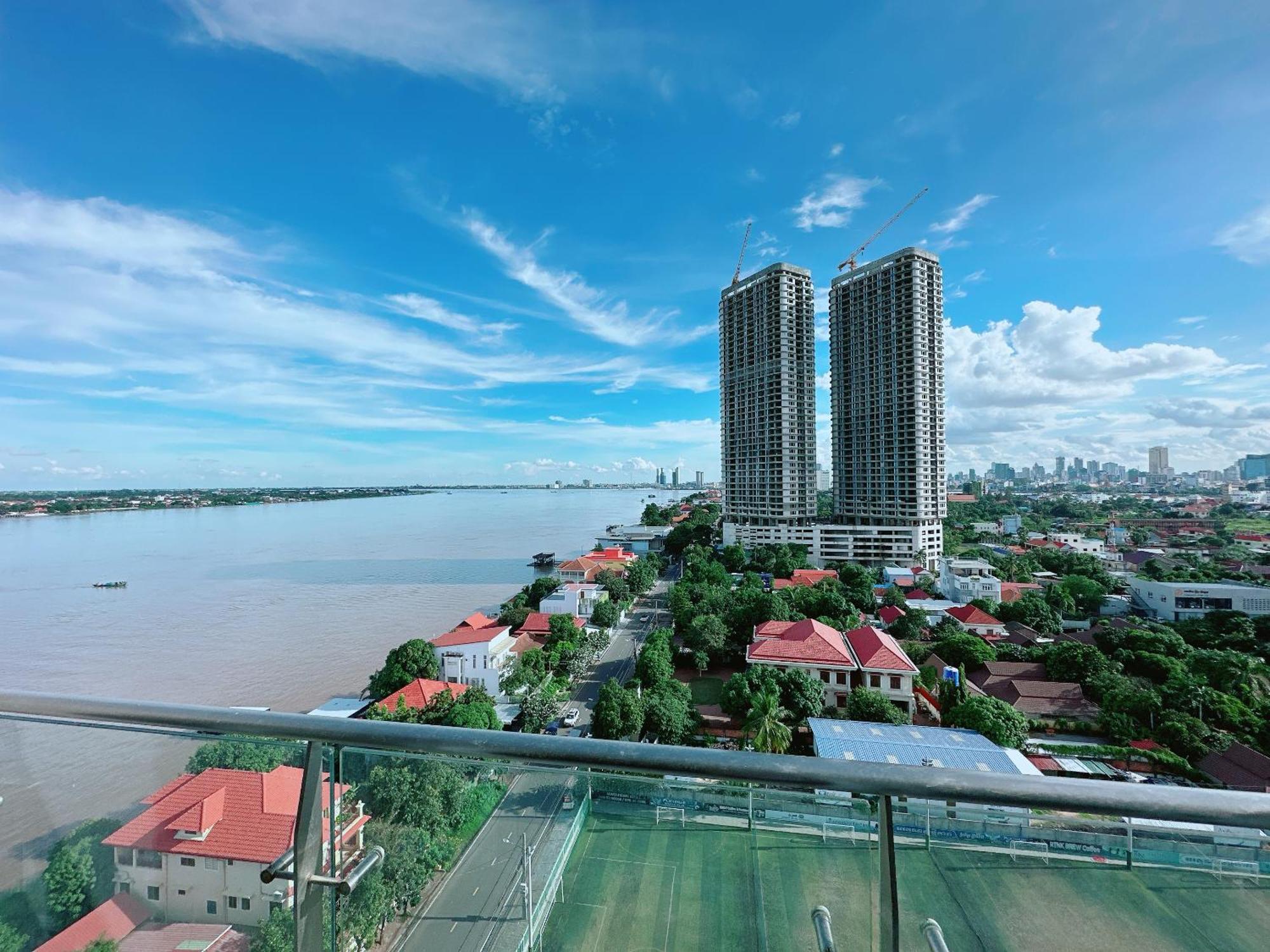 Infinity 28 Hotel And Residence Phnom Penh Bagian luar foto