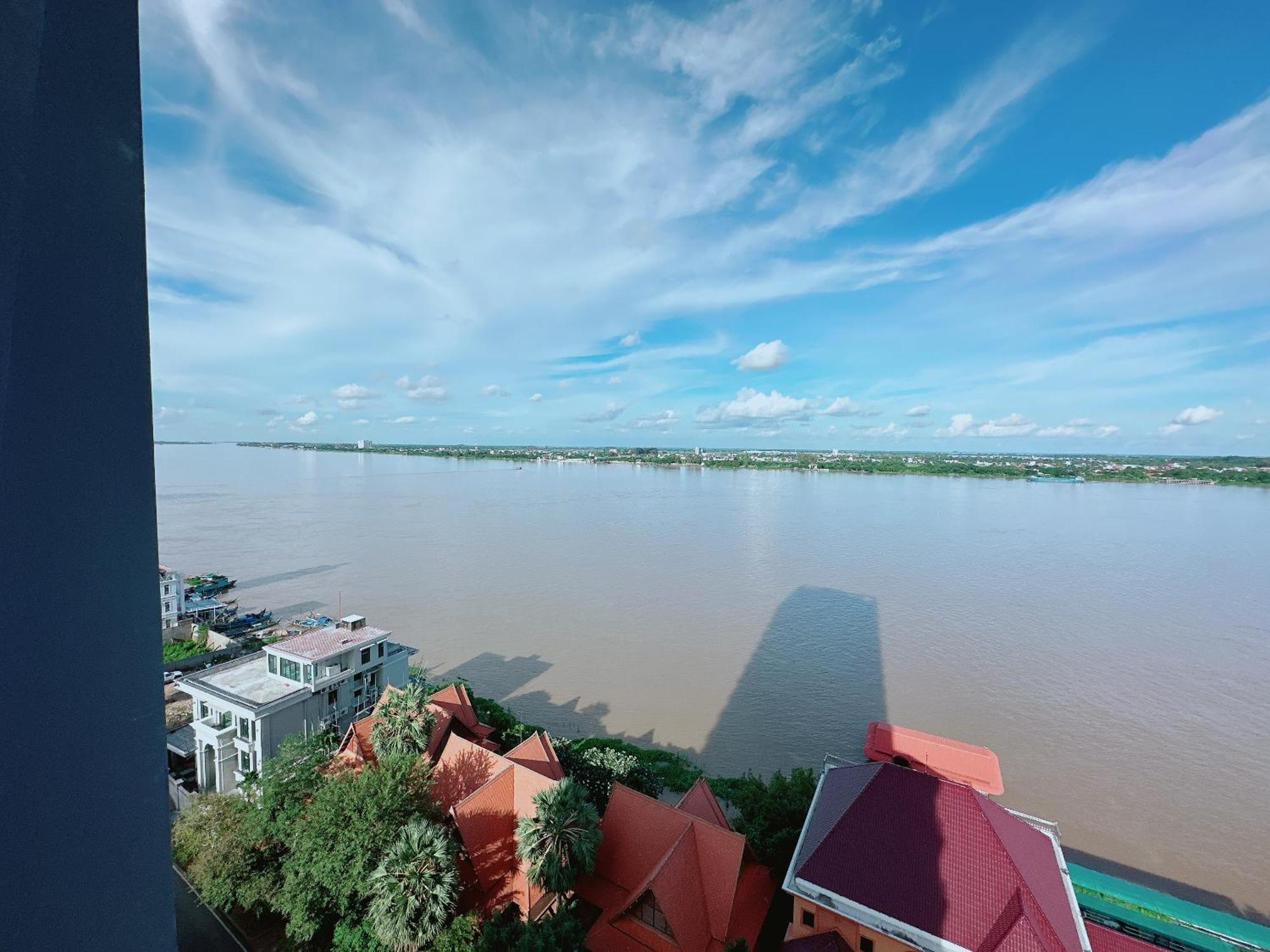 Infinity 28 Hotel And Residence Phnom Penh Bagian luar foto